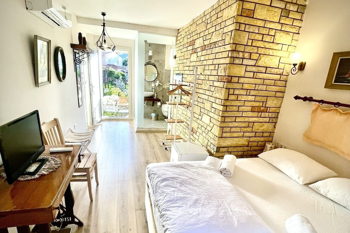 Standard Double Room, 1 Double Bed, Ground Floor (03) | 1 bedroom, minibar, individually decorated, individually furnished
