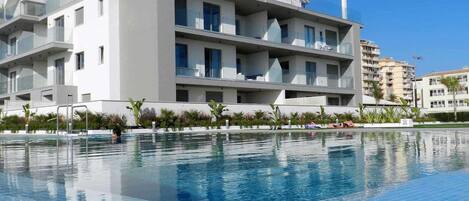 حمّام سباحة خارجي