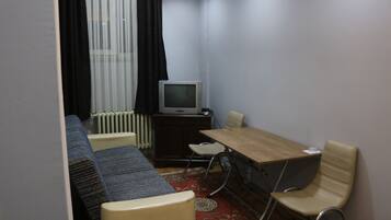 Deluxe Suite, City View | 1 bedroom, premium bedding, desk, laptop workspace