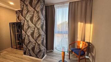 Schreibtisch, kostenlose Babybetten, Zustellbetten, kostenloses WLAN