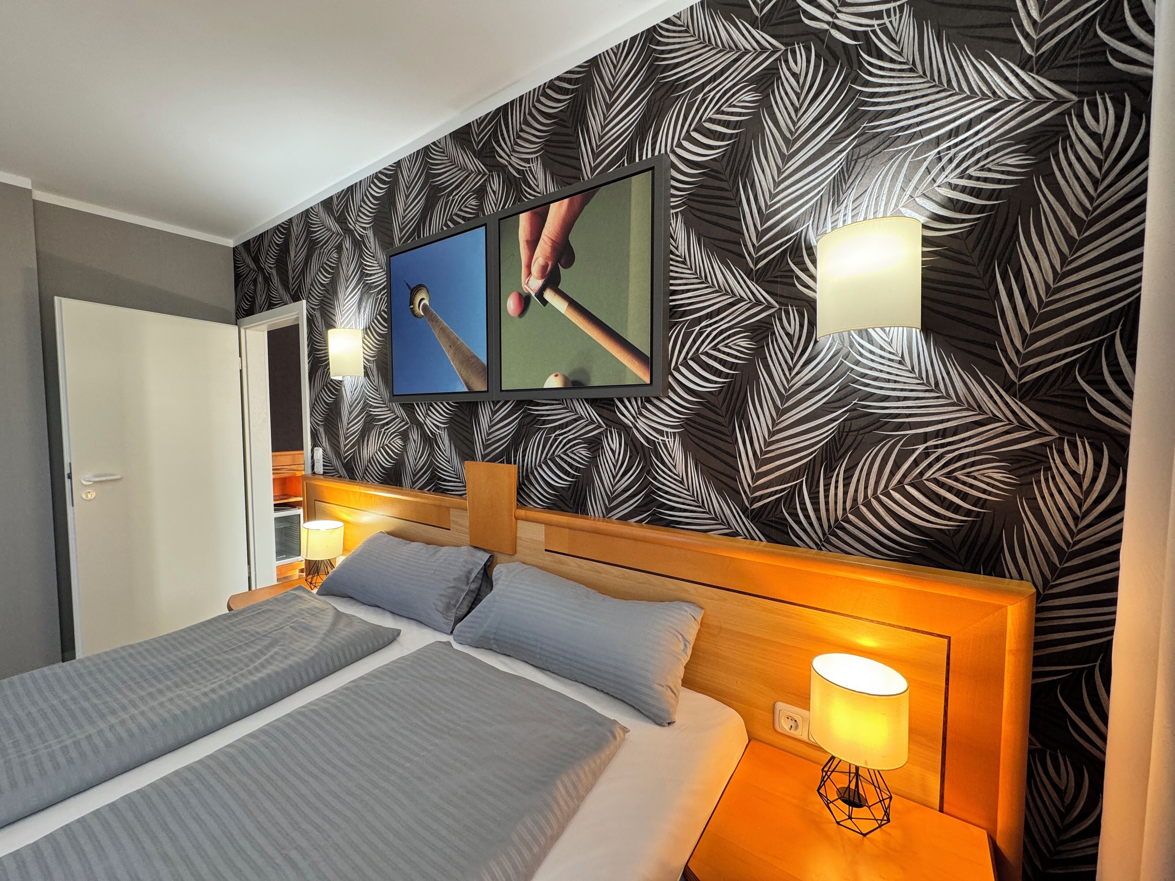 Schreibtisch, kostenlose Babybetten, Zustellbetten, kostenloses WLAN