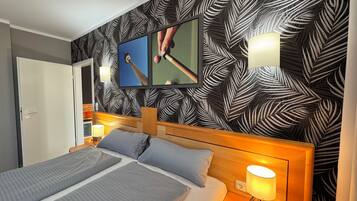 Schreibtisch, kostenlose Babybetten, Zustellbetten, kostenloses WLAN