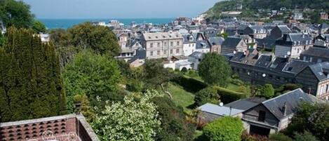 Deluxe-Doppelzimmer (Bow Window) | Blick auf die Stadt