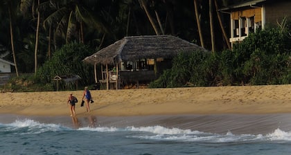 Die Anjana Villa ist eine moderne freistehende Villa mit drei Schlafzimmern.