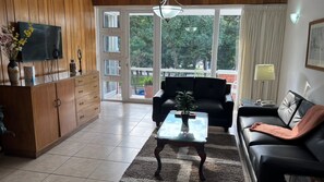 Family Apartment, 2 Bedrooms, Non Smoking | Living room