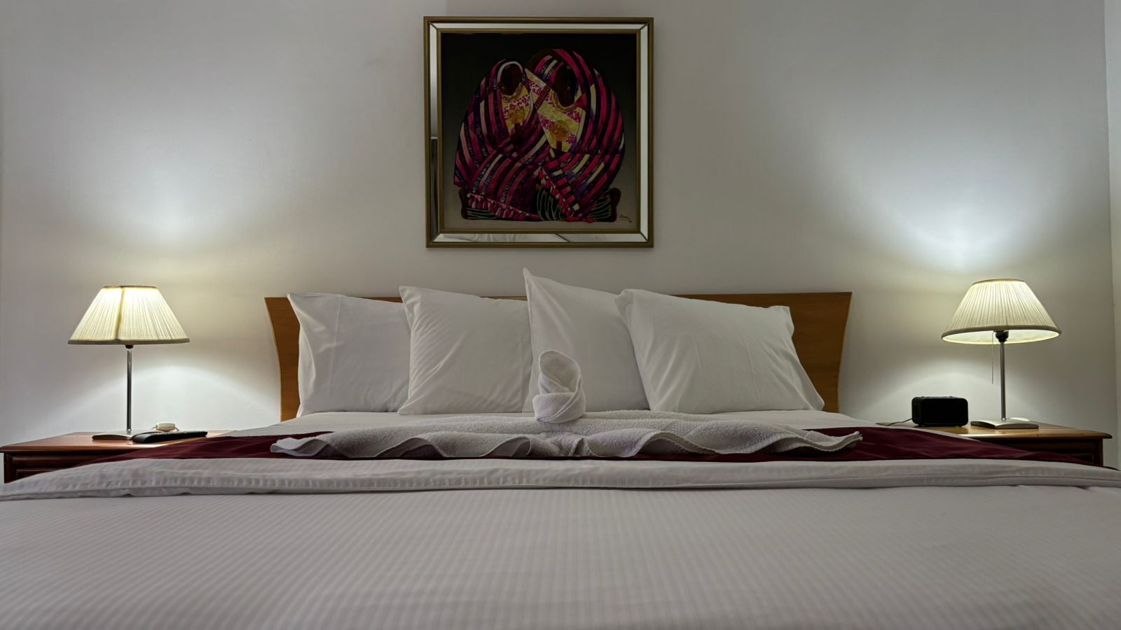 Deluxe Apartment, 1 Bedroom, Non Smoking | In-room safe, individually decorated, individually furnished, desk