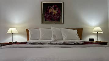 1 bedroom, in-room safe, individually decorated, individually furnished