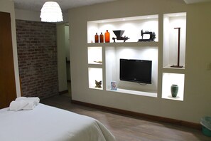 Estudio Deluxe, 1 cama matrimonial, para no fumadores | Área de sala de estar | Televisión de pantalla plana 