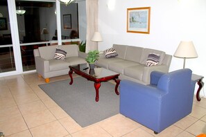 Family Apartment, 2 Bedrooms, Non Smoking | Living room | Flat-screen TV