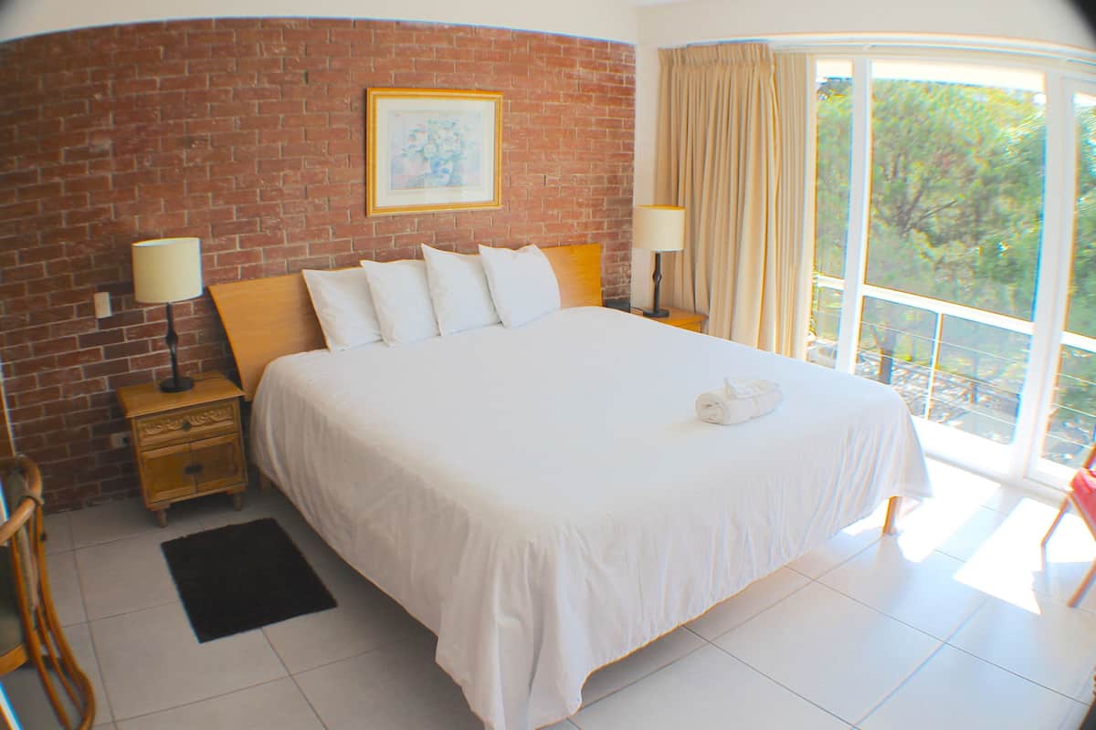 Deluxe Apartment, 1 Bedroom, Non Smoking | 1 bedroom, in-room safe, individually decorated, individually furnished