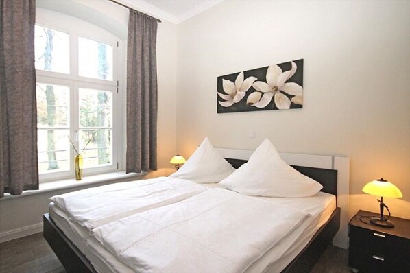 2 Schlafzimmer, Reisekinderbett, kostenloses WLAN, Bettwäsche