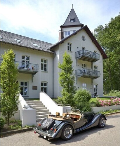 Quiet apartment in the castle with park on the Baltic Sea between Kühlungsborn and Rerik