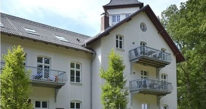Quiet apartment in the castle with park on the Baltic Sea between Kühlungsborn and Rerik