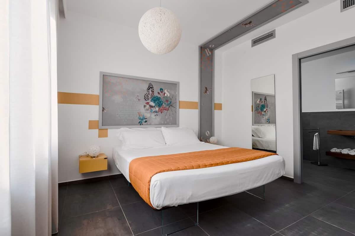 Suite Deluxe (Rosa Dei Venti 1) | 1 camera, minibar, una cassaforte in camera, una scrivania