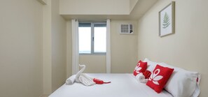 Desk, free WiFi, bed sheets - ZEN Rooms Avida 34th (Taguig)