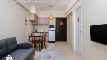 One Bedroom Suite | Desk, free WiFi, bed sheets