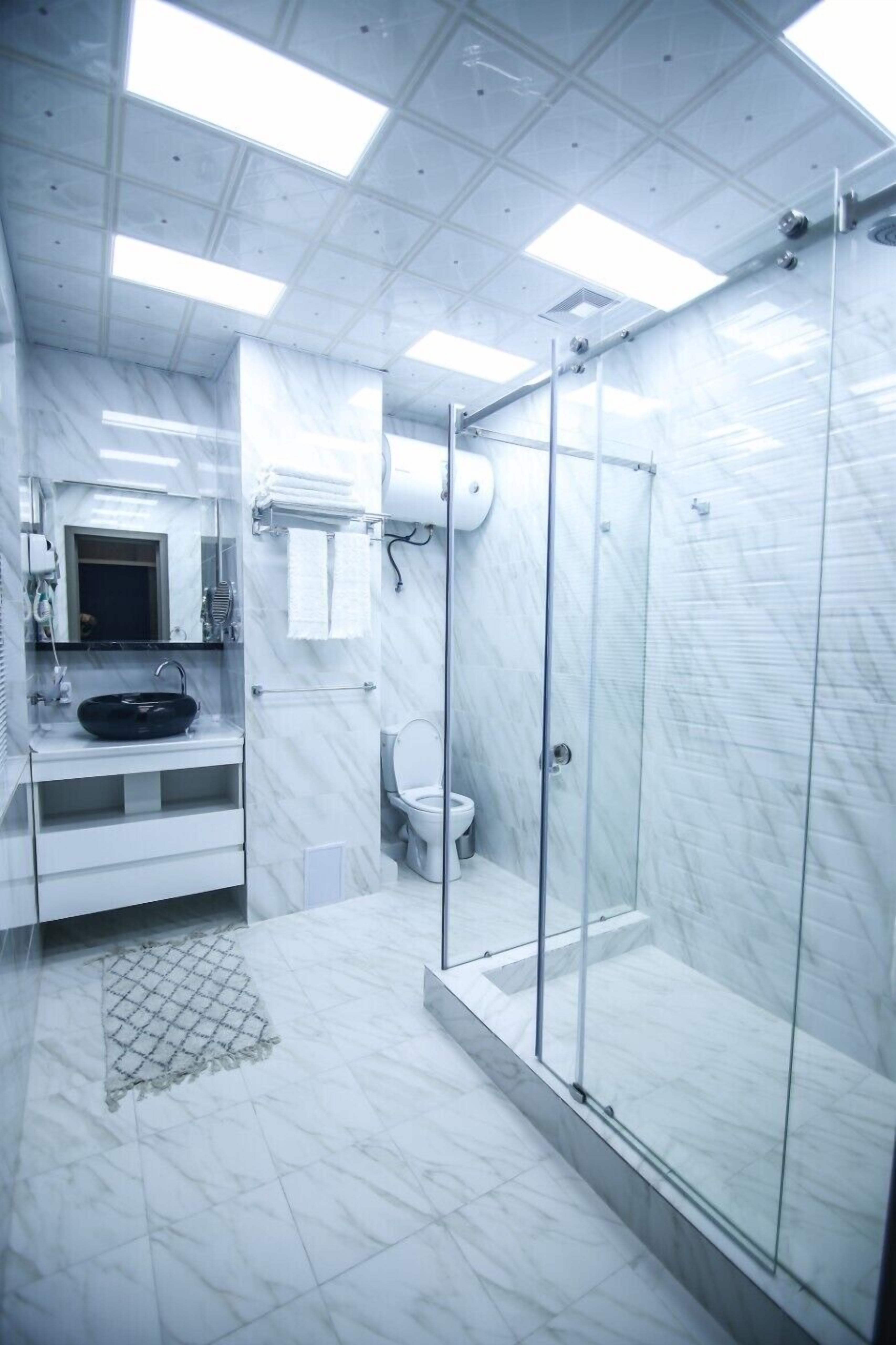 business suite, 1 bedroom | bathroom | shower, bathrobes, slippers, towels