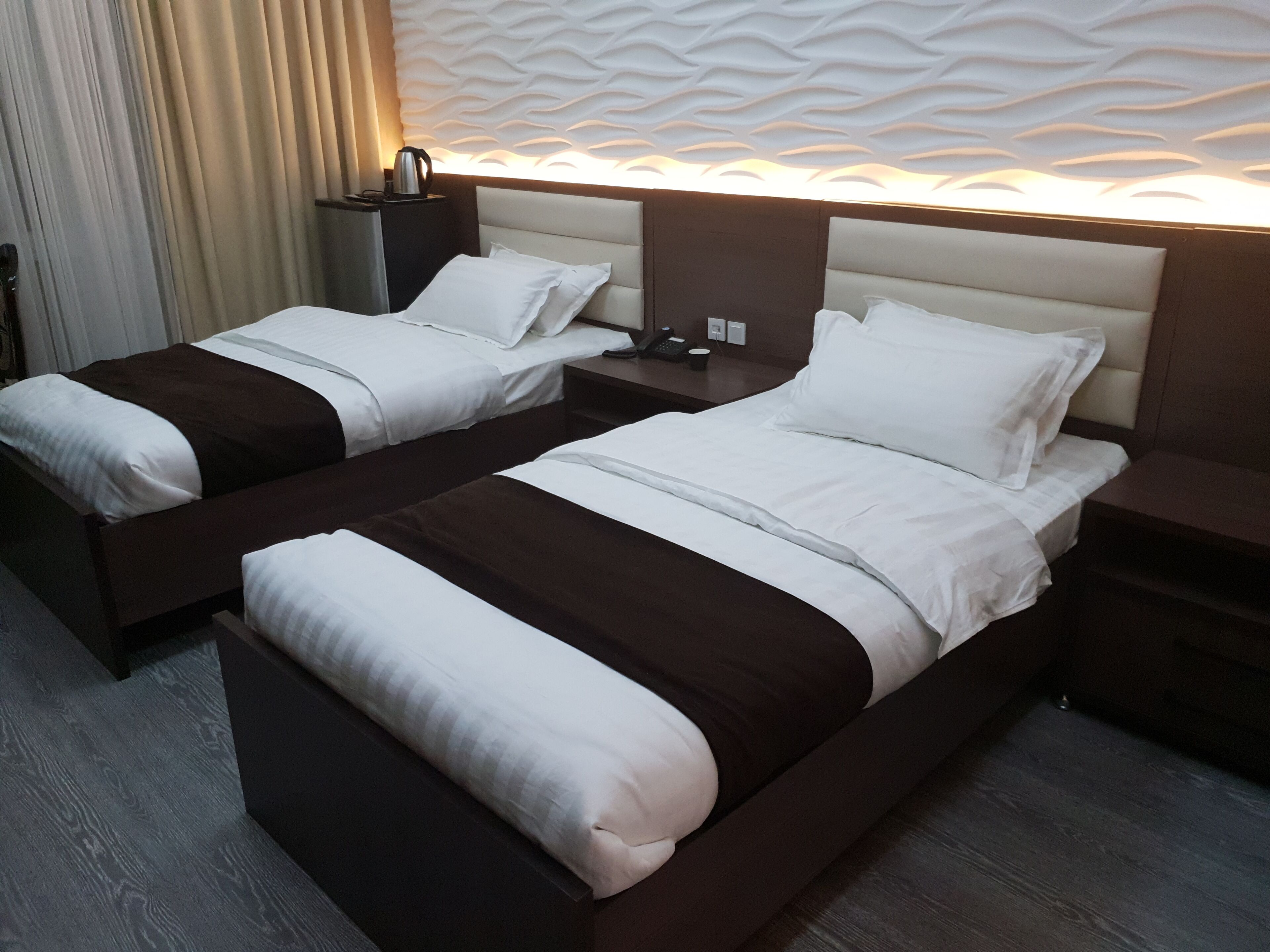 standard room | 1 bedroom, in-room safe, desk, laptop workspace