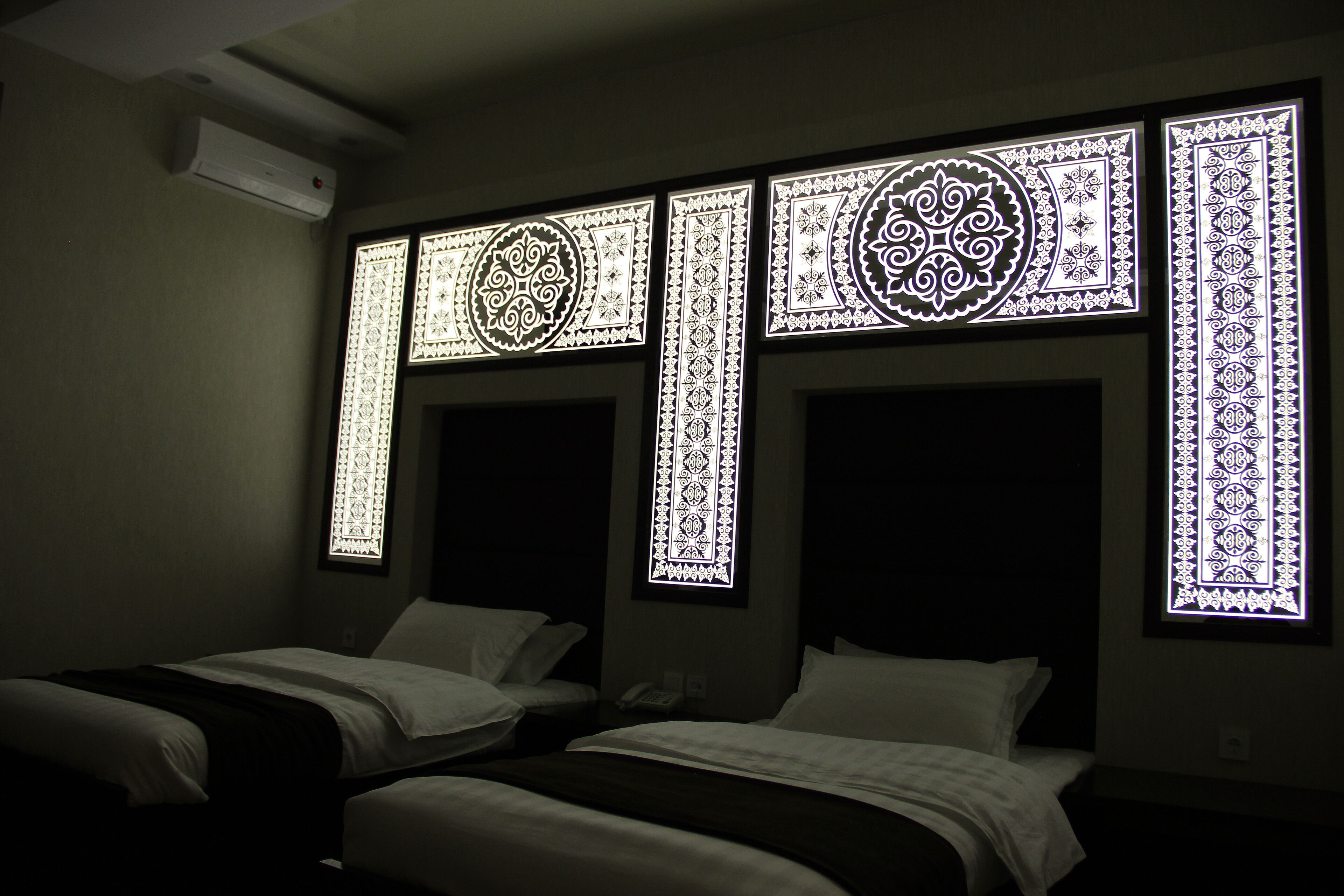 twin suite | 1 bedroom, in-room safe, desk, laptop workspace