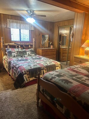 4 bedrooms, travel cot, Internet, bed sheets - Come enjoy the view overlooking the Greer Meadow and Little Colorado River from this deck (Greer)