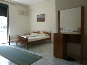 Single Room | Iron/ironing board (on request), WiFi (free) - Hotel Rossi (Vlorë)