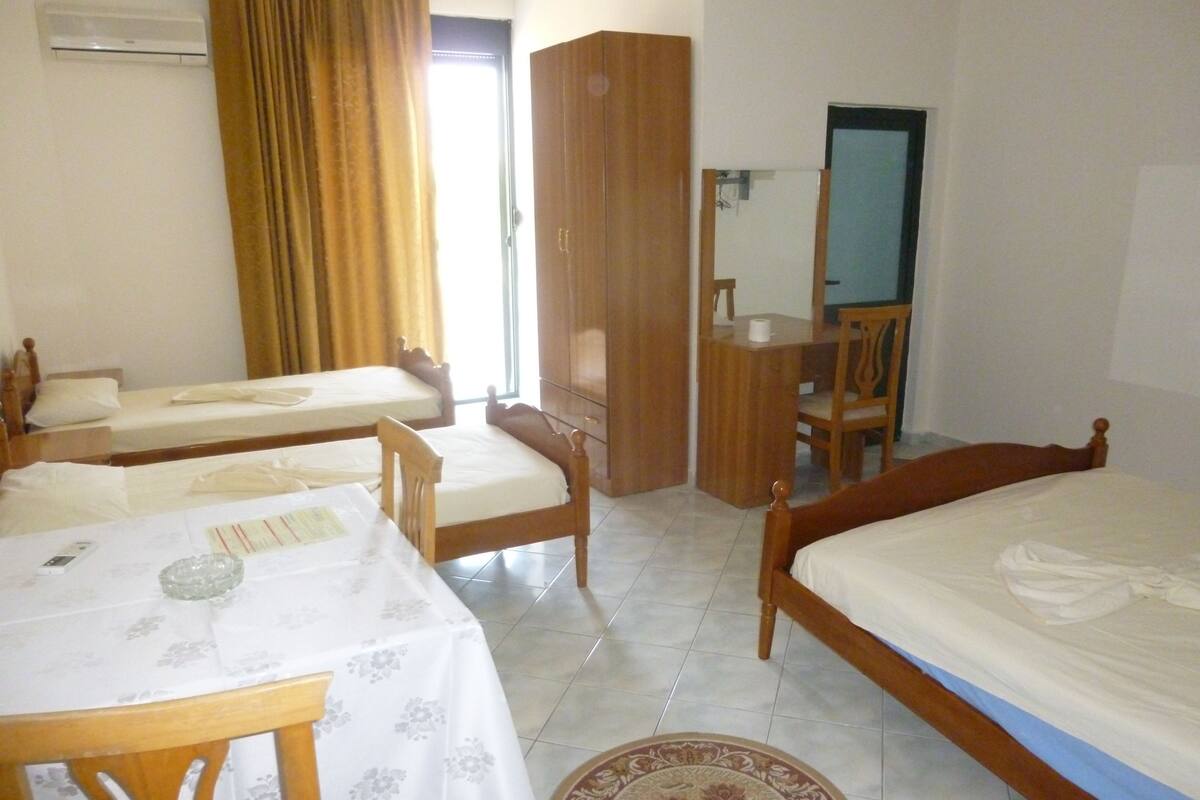 Quadruple Room | Iron/ironing board (on request), WiFi (free)