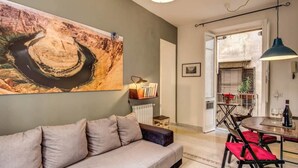 Leilighet, 3 soverom, ikke-røyk | Oppholdsområde | Smart-TV