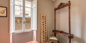 Room amenity - Monti Coliseum 3 bedroom 2nd floor (Rome)