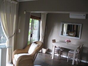 Studio | Wohnbereich | Flachbildfernseher