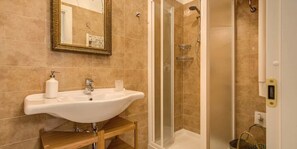 Apartment, 1 Bedroom | Bathroom | Shower, rainfall showerhead, free toiletries, hair dryer - Principe Amedeo 1 (Rome)
