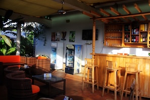 Bar (on property) - Mamikki Hotel Apartment (Tororo)