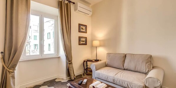 Appartamento, 1 camera da letto | Area soggiorno | TV a schermo piatto