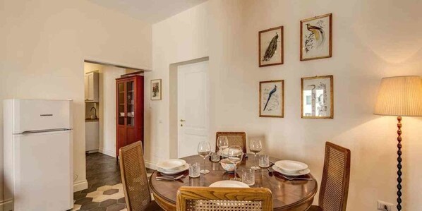 Apartment, 1 Bedroom | In-room dining