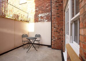 Terrace/patio - Park View Apartment (Whitby)