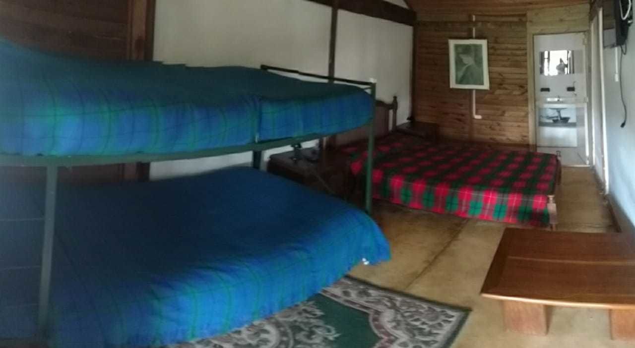 Phòng 4, phòng tắm riêng | Màn/rèm cản sáng, truy cập Internet không dây miễn phí, bộ trải giường 