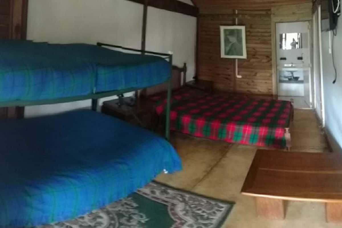 Phòng 4, phòng tắm riêng | Màn/rèm cản sáng, truy cập Internet không dây miễn phí, bộ trải giường