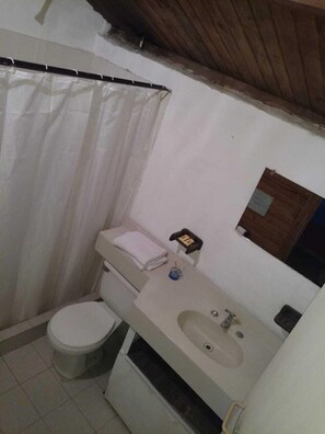 Phòng đôi | Phòng tắm | Buồng tắm vòi sen, đồ dùng nhà tắm miễn phí, khăn tắm