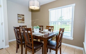 In-room dining - Town Center Reserve - 427 Reserve By Fairytale VR (Davenport)