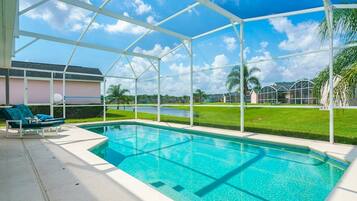 Kolam renang pribadi