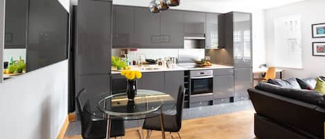 Apartment, 2 Bedrooms, Non Smoking | Private kitchen