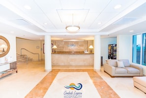 Coin salon dans le hall