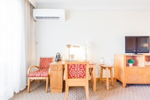 In-room business center - 522 Ocean Suite (San Juan)