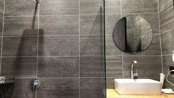 Comfort Double Room, 1 Bedroom, Balcony | Bathroom | Shower, free toiletries, hair dryer, towels