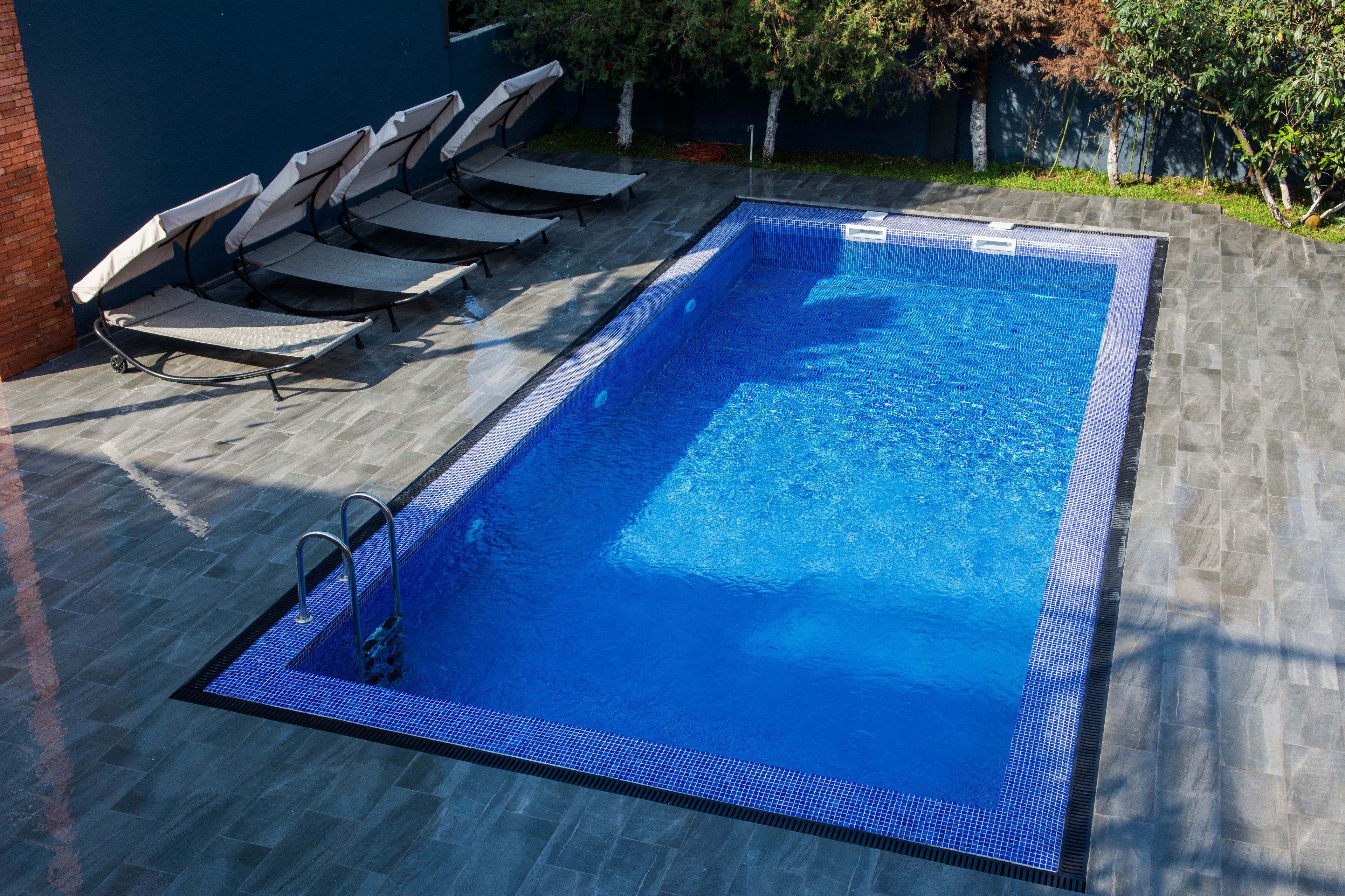 Outdoor pool, pool umbrellas, sun loungers
