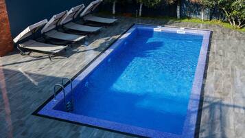 Outdoor pool, pool umbrellas, sun loungers