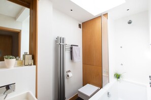 A modern bathroom with a shower, toilet, and sink. - HomefromHolme St Peters Mews (St Albans)