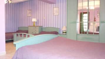 Minibar, una scrivania, insonorizzazione, letti aggiuntivi (a pagamento)