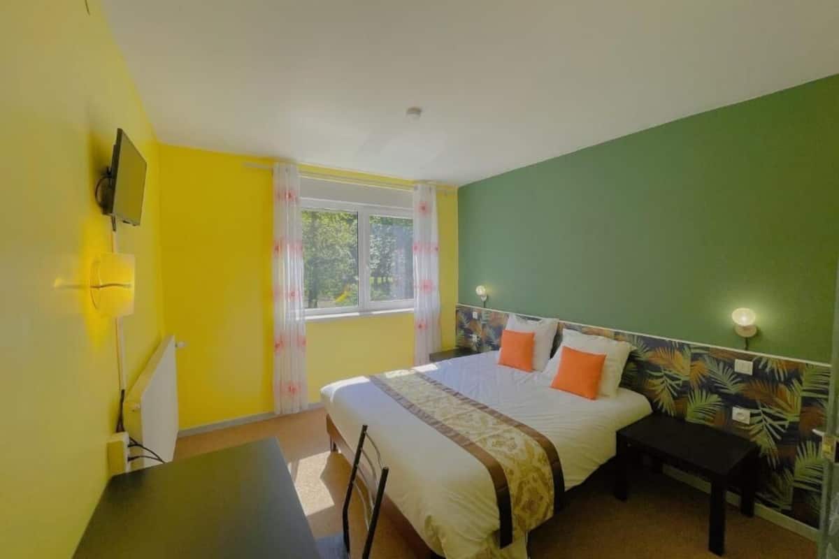classic double or twin room | desk, soundproofing, free wifi, bed sheets
