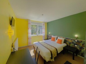 Habitació doble o amb dos llits individuals clàssica | Escriptori, habitacions insonoritzades, wifi gratuïta i roba de llit 