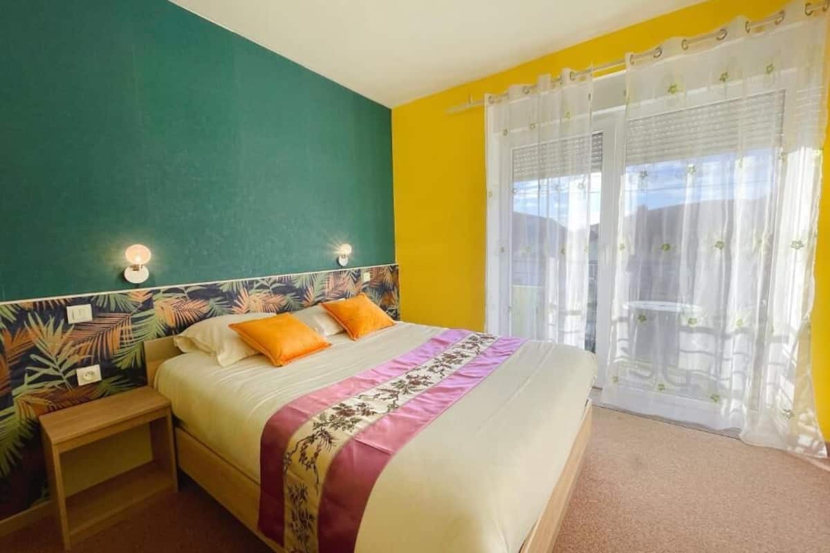 classic double or twin room | desk, soundproofing, free wifi, bed sheets